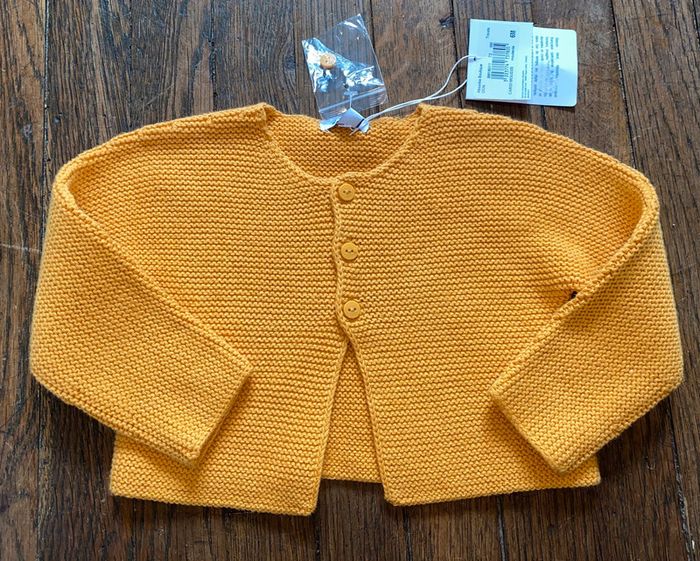 Gilet maille Absorba  6 mois  neuf avec étiquette  valeur 39 euros