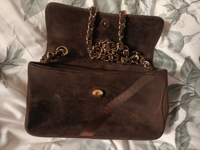 Sac en cuir très chic et Joli à portée