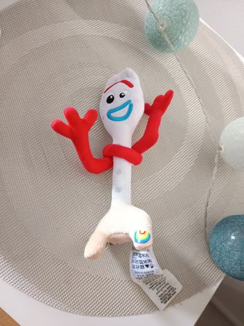 Peluche aimanté épaule shoulder Disney fourchette toy story