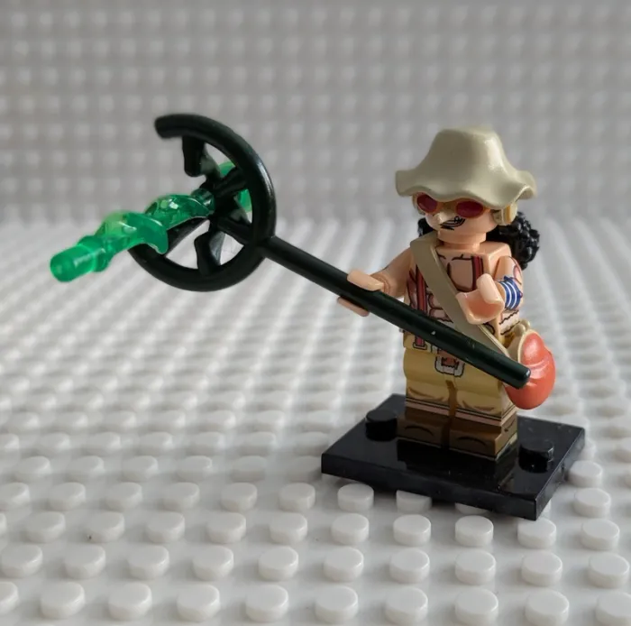 Figurine One Piece : Usopp avec son Kabuto, style lego - photo numéro 2