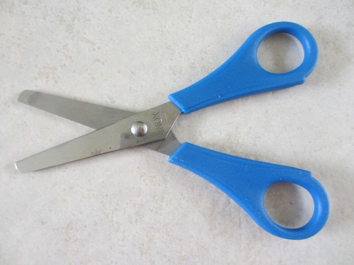 Ciseaux enfant inox + plastique bleu - photo numéro 2