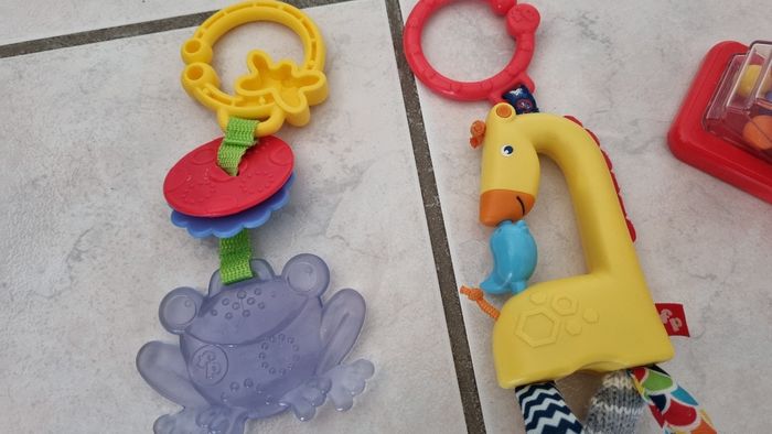 Lot de hochets à suspendre Fisher Price - photo numéro 4