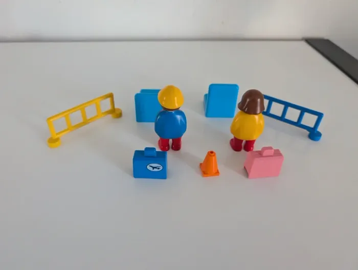 Playmobil 1 2 3 lot vrac personnage fauteuil barrière valise sac etc - photo numéro 6