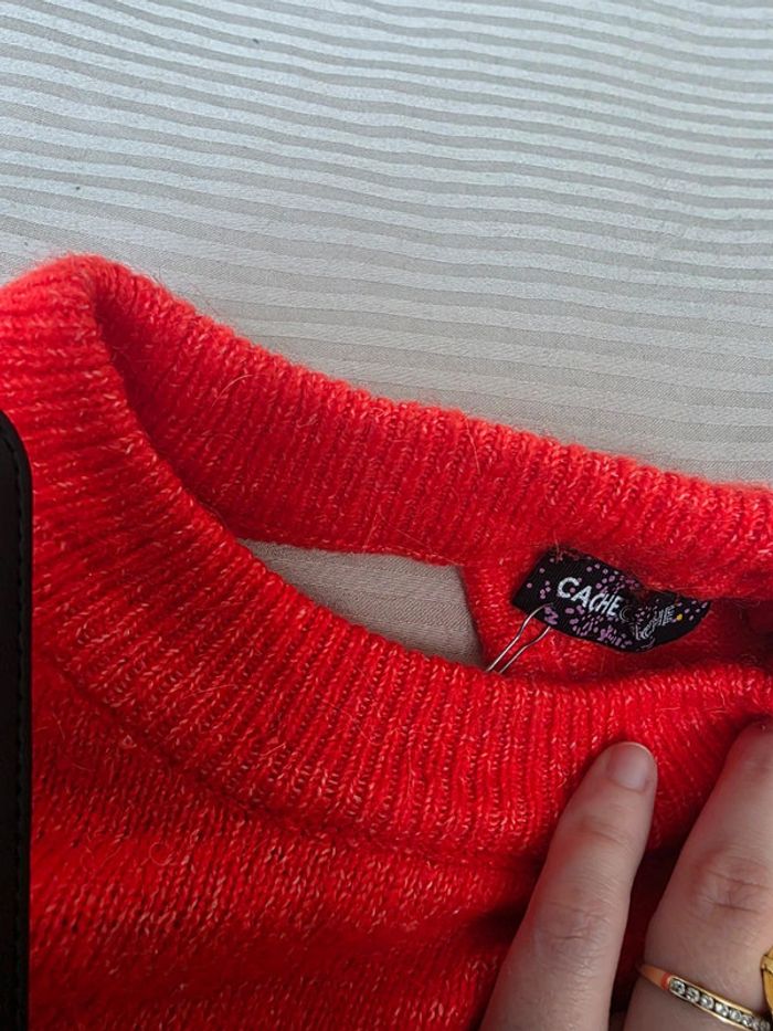 Pull rouge cache cache - photo numéro 2
