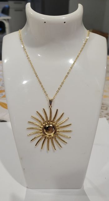 COLLIER GRAND SOLEIL COLORIS DORE ! NEUF !