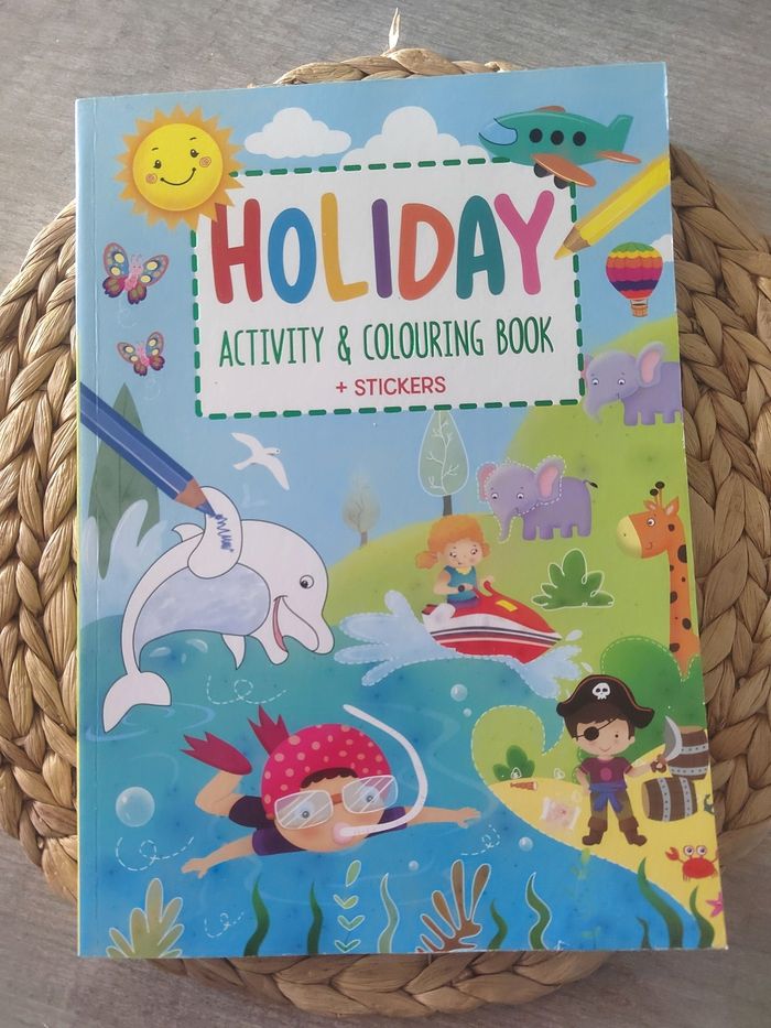 Livre d’activités et de coloriage Holiday + Stickers – Neuf - photo numéro 2
