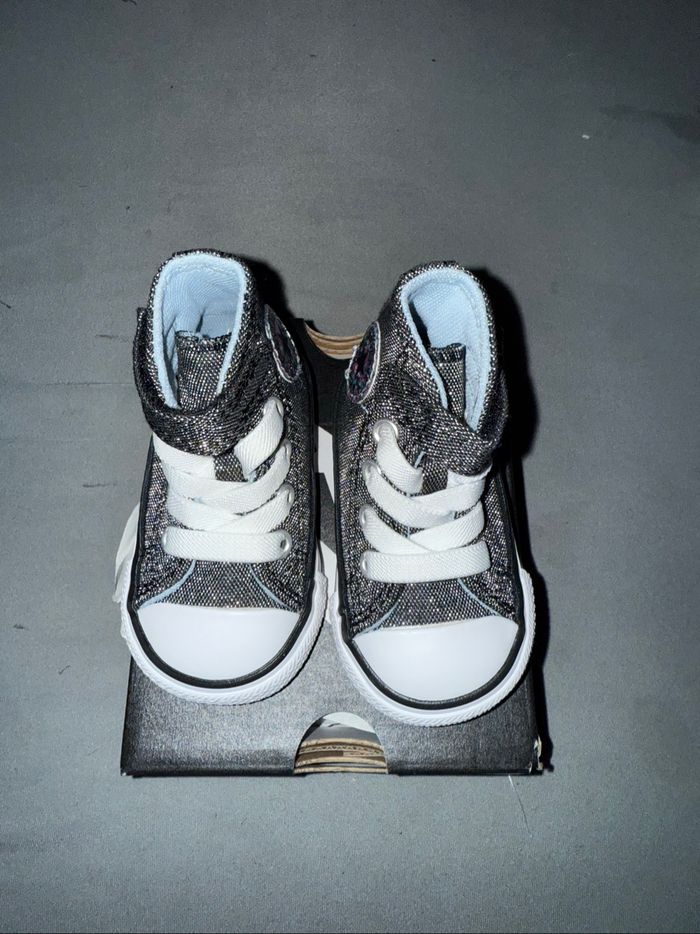 Converse jamais porté