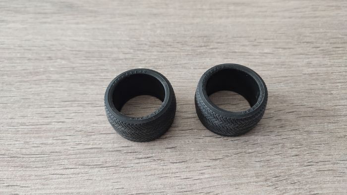 Lot x2 pneus arrière Goodyear pièce détachée miniature Burago Bburago Ferrari F50 1995 1/18 1/18e 1/ - photo numéro 2