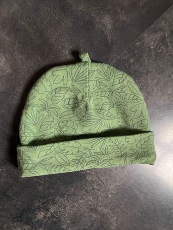 Bonnet de naissance vert feuilles Zeeman