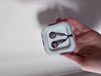 Écouteurs filaires motif fleurs • Claire’s