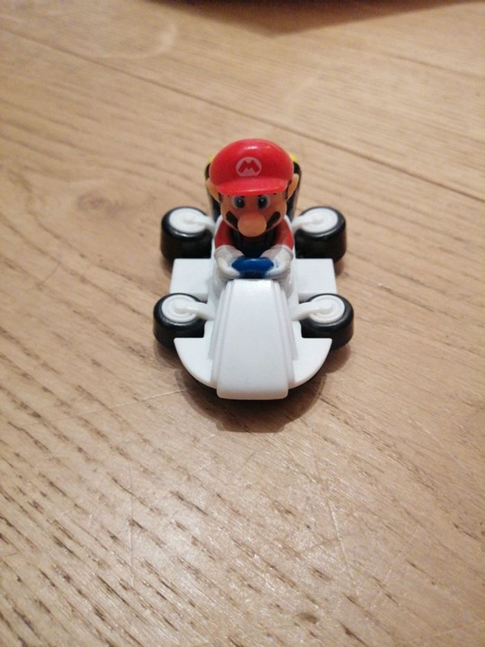 Figurine mario