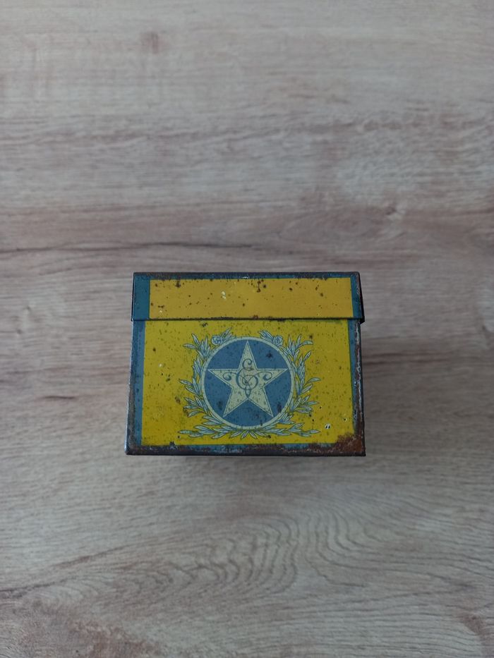 Boite ancienne en métal " Vichy Étoiles " - photo numéro 5
