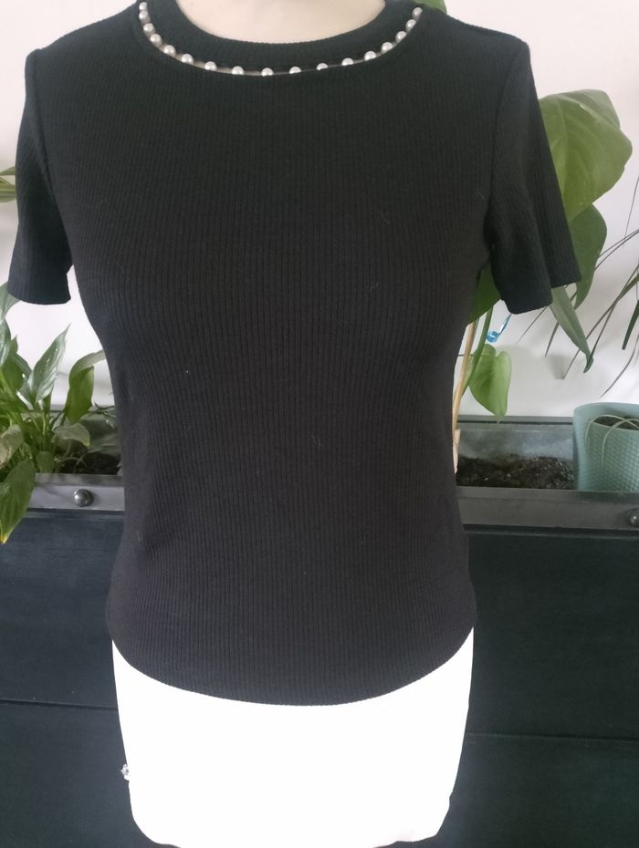 Tee shirt noir avec perles Bershka - photo numéro 4