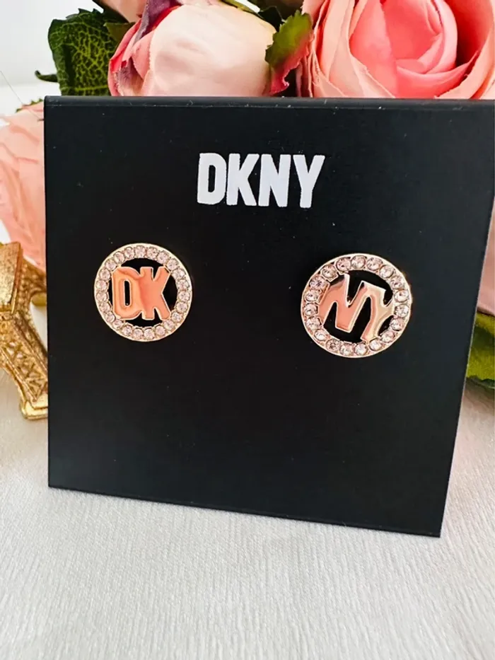 Boucles d’oreilles dkny dorées – Cristaux & logo dk/ny – Authentique - photo numéro 5