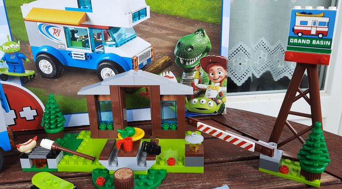 LEGO Toy Story 10769 Les vacances en camping-car - photo numéro 5