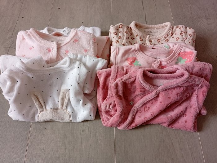 Lot de vêtements taille naissance et 1 mois - photo numéro 3