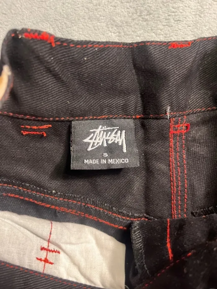 Short/Jort Stussy Embroidered Red Big Logo Back – Taille S - photo numéro 7