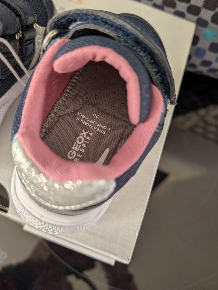 Baskets fille ultra-légeres. Taille 20. Neuf. Geox - photo numéro 3