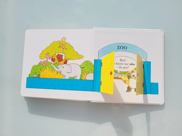 Livre imagier animé de flaps en anglais ; 🦥 ABC Zoo 🐼 - photo numéro 13