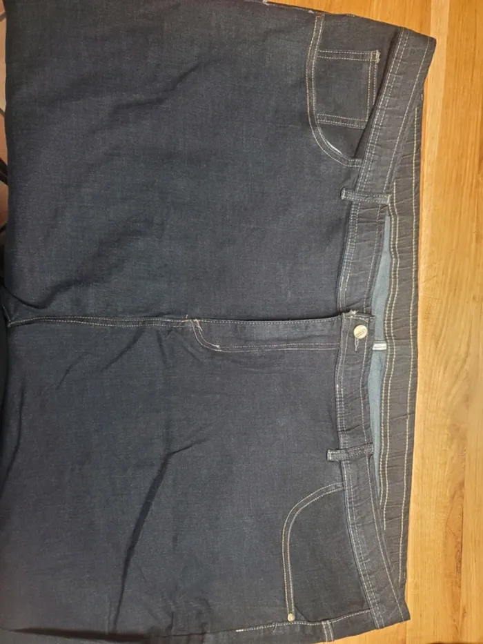 Jeans taille 7xl élastique neuf.