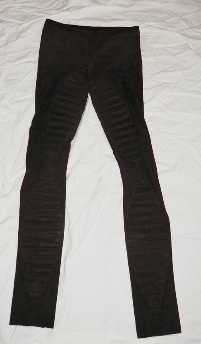 slim en daim Fendi marron valeur 1700 euros