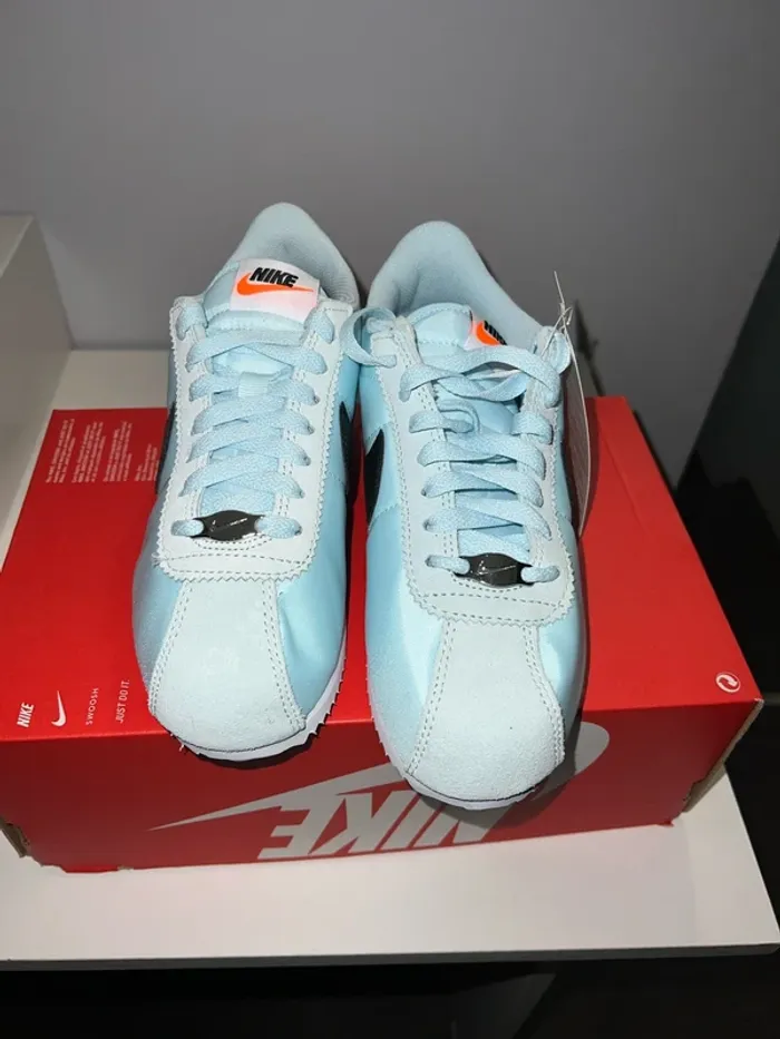 Basket Nike taille 35.5 - photo numéro 5