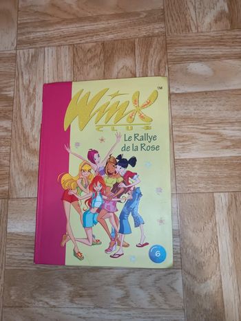 Livre la bibliothèque rose Winx Club Le rallye de la rose en bon état