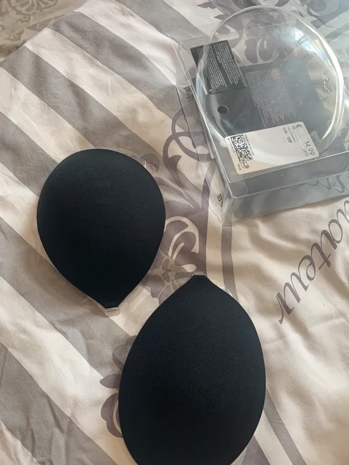 soutien gorge adhésif taille C/D - photo numéro 3