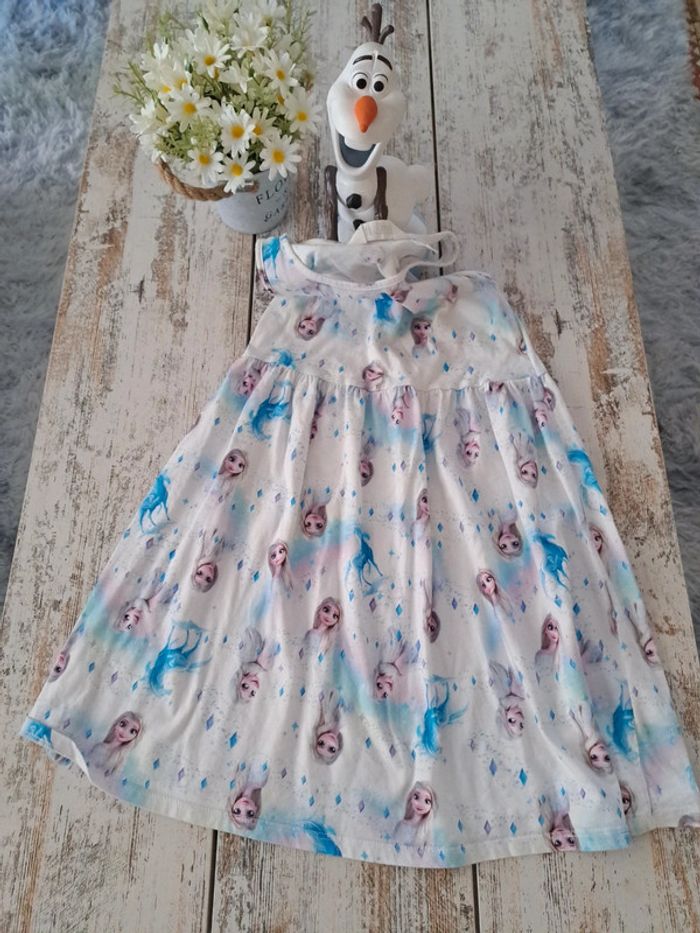 Robe la reine des neiges 2 et son cheval nook