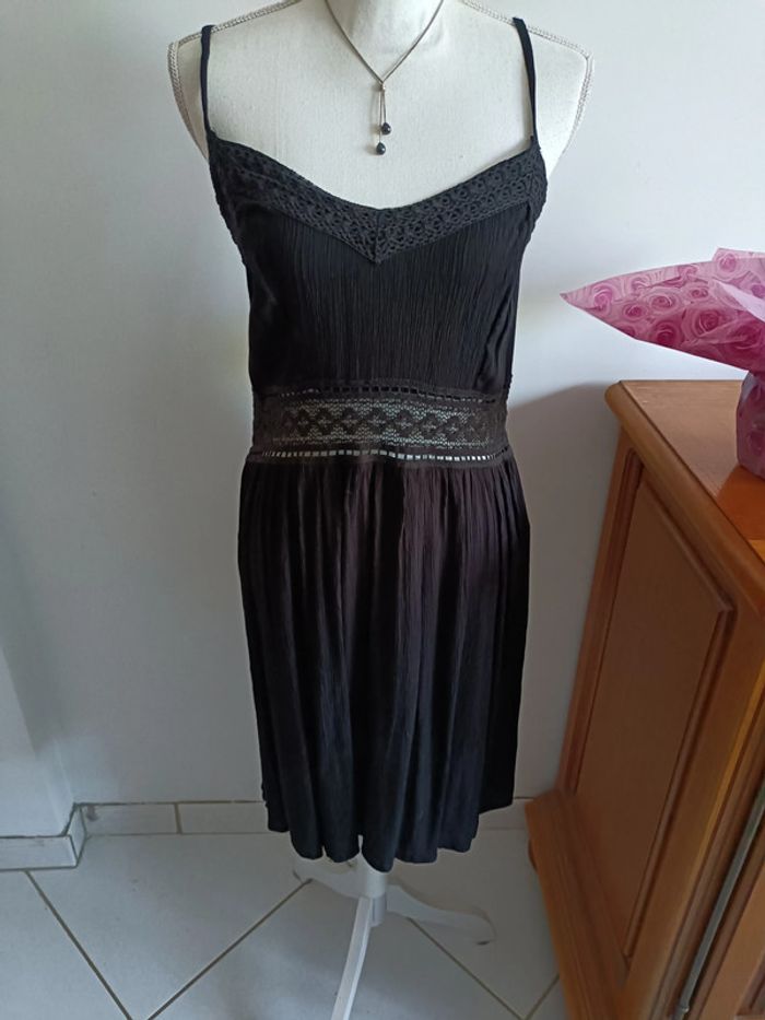 Joli robe noire tissus crêpe Neuve - photo numéro 12