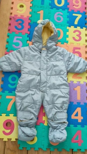 Un manteau combinaison de 12 mois