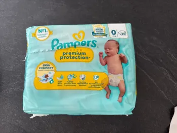 Couche Pampers taille 0