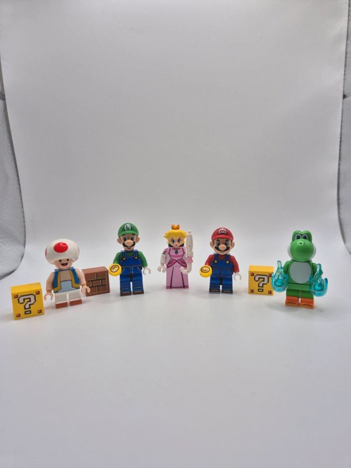 Figurines type lego Mario Princesse Peach Luigi Toad et Yoshi / Super Mario