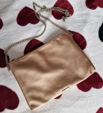 Pochette avec chaîne
