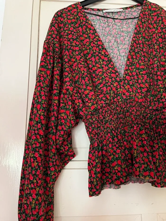 Blouse fleurie pull and bear - photo numéro 3
