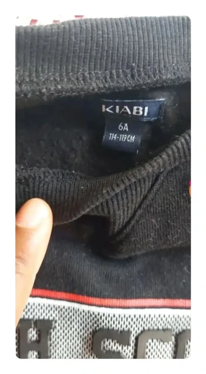 Sweat noir High Score - Casual, Primark en très bon état, taille 6 ans - photo numéro 2