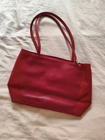Superbe sac en cuir véritable marque Séquoia