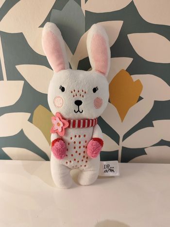 Doudou peluche lapin dpam