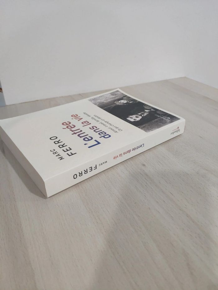 Livre grand format essai L'entrée dans la vie amour travail famille révolte change destin Ferro - photo numéro 5