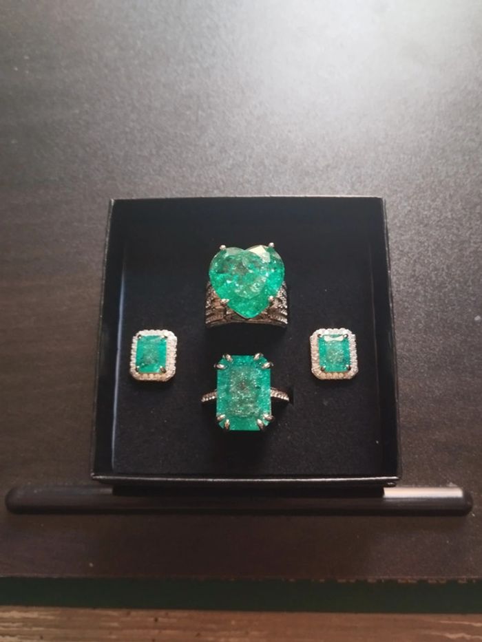 Lot de 2 bagues avec coffret/ boucles d'oreilles offertes