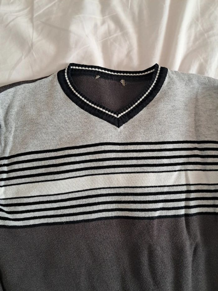 Pull léger 8ans - photo numéro 2