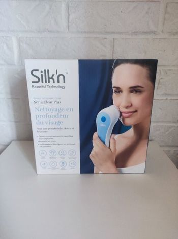 Brosse nettoyante visage Silk'n avec divers accessoires
