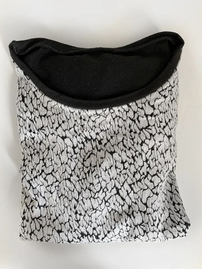 sweat-shirt noir tacheté blanc
