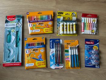Lot fournitures scolaires
