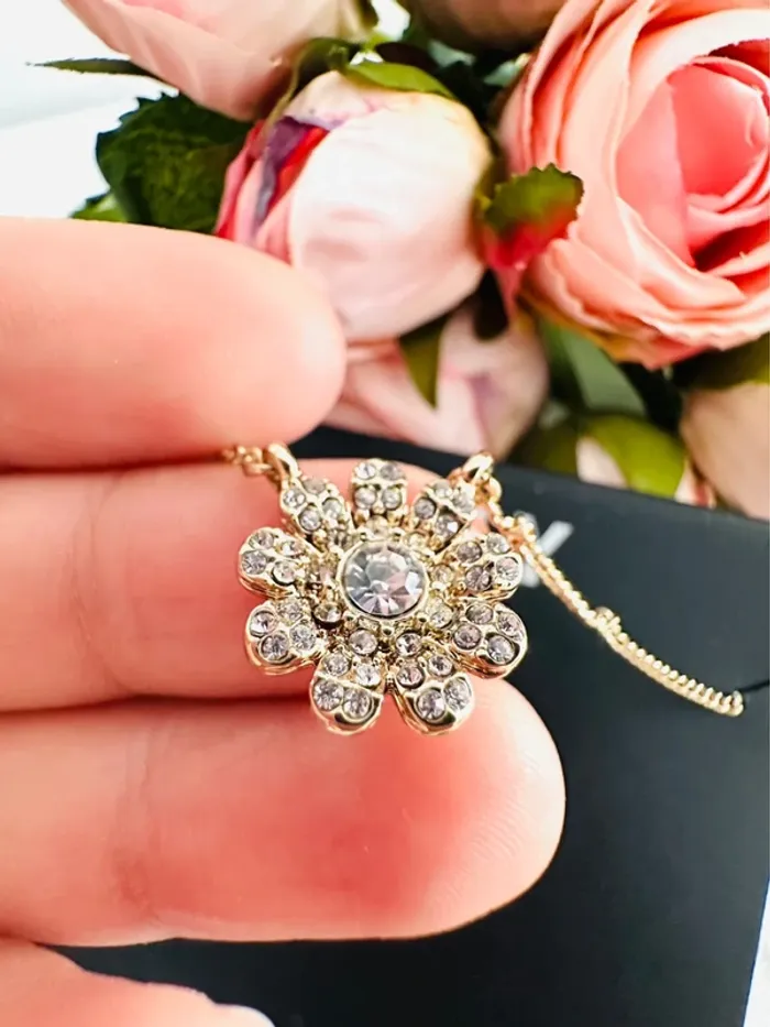 🌸 Collier fleur DKNY doré – Authentique & raffiné 🌸 - photo numéro 6