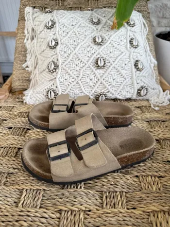 Sandale beige Pointure 36 - 4 €