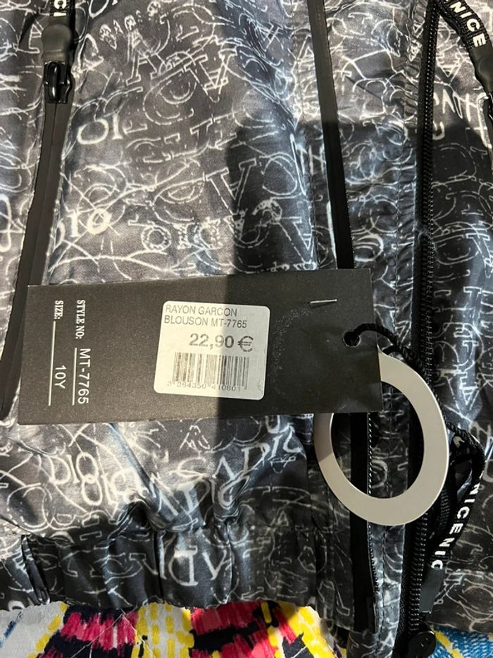 Veste à capuche Squared & Cubed taille 10 ans neuve - photo numéro 3