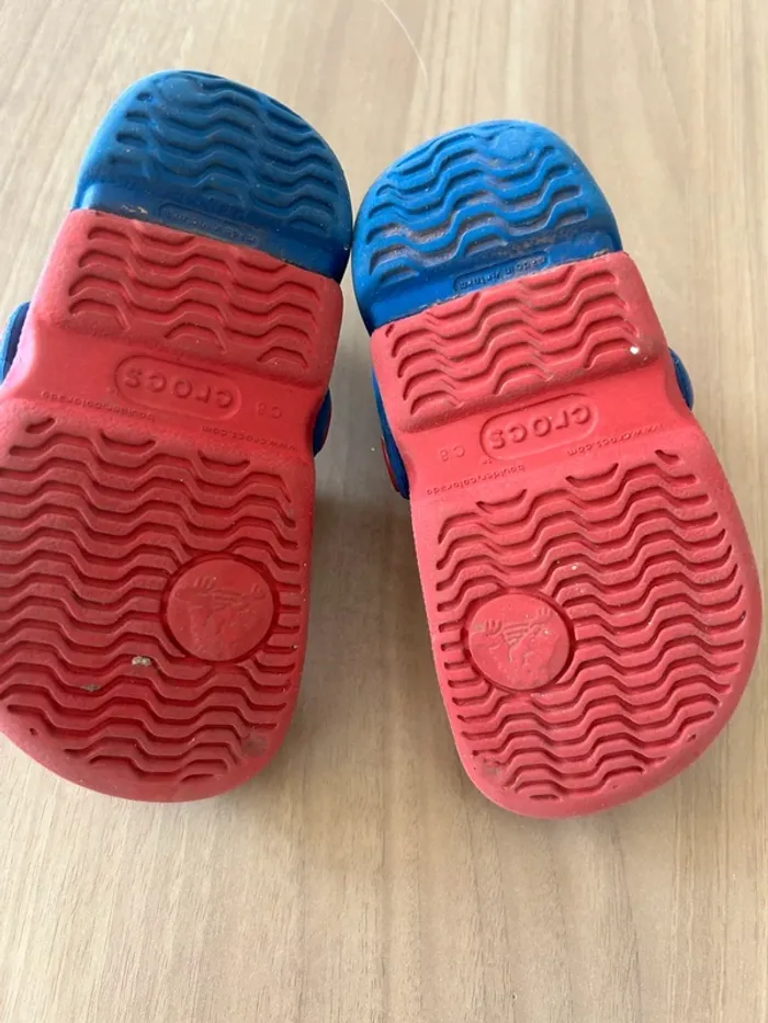 Crocs rouge et bleu pointure C8 - photo numéro 4