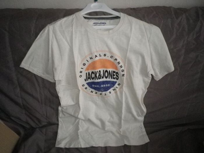 TEE SHIRT