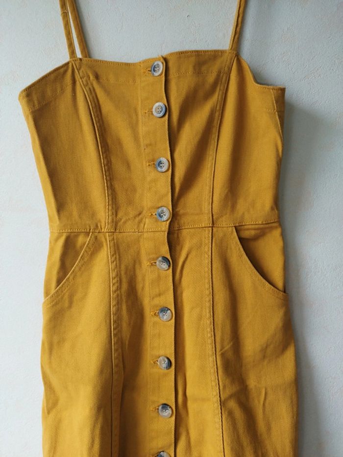 Robe moutarde bretelles - photo numéro 2